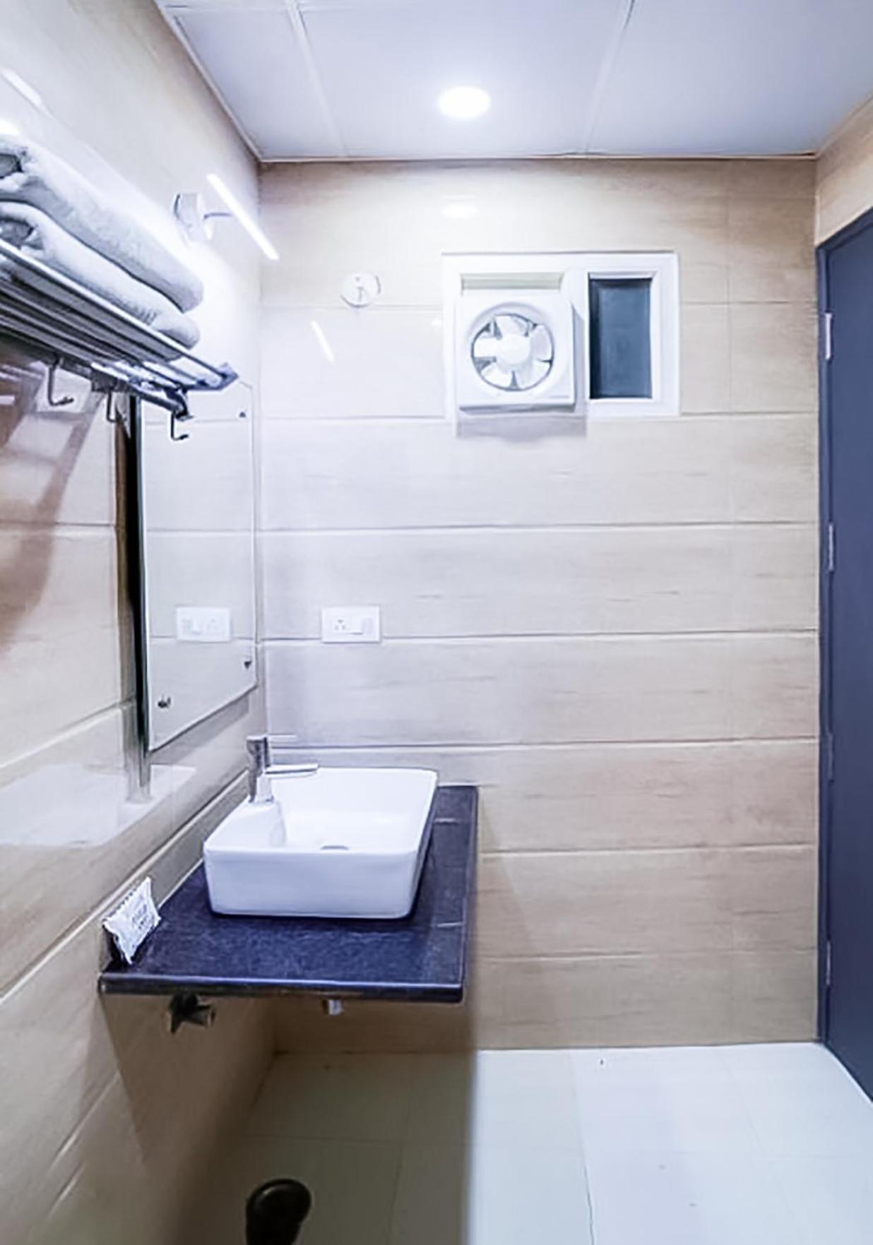 Family Rooms Inn - Shalimarbagh New Delhi Luaran gambar