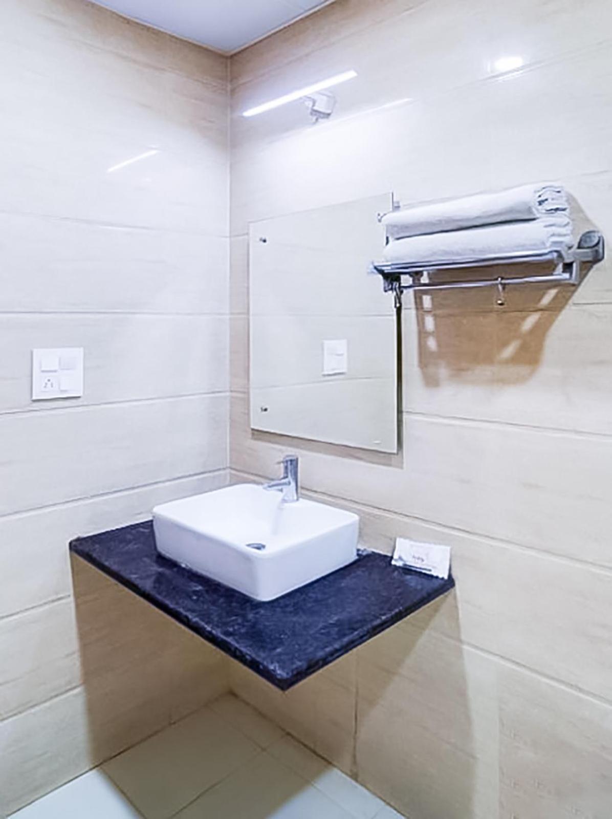 Family Rooms Inn - Shalimarbagh New Delhi Luaran gambar